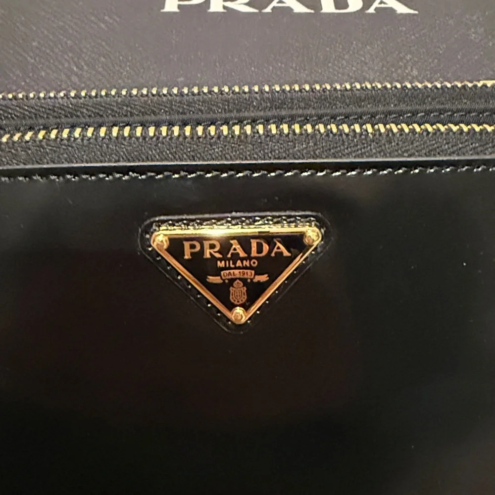 Prada Re-Nylon and brushed leather wallet with shoulder strap - Picture 10 of 10